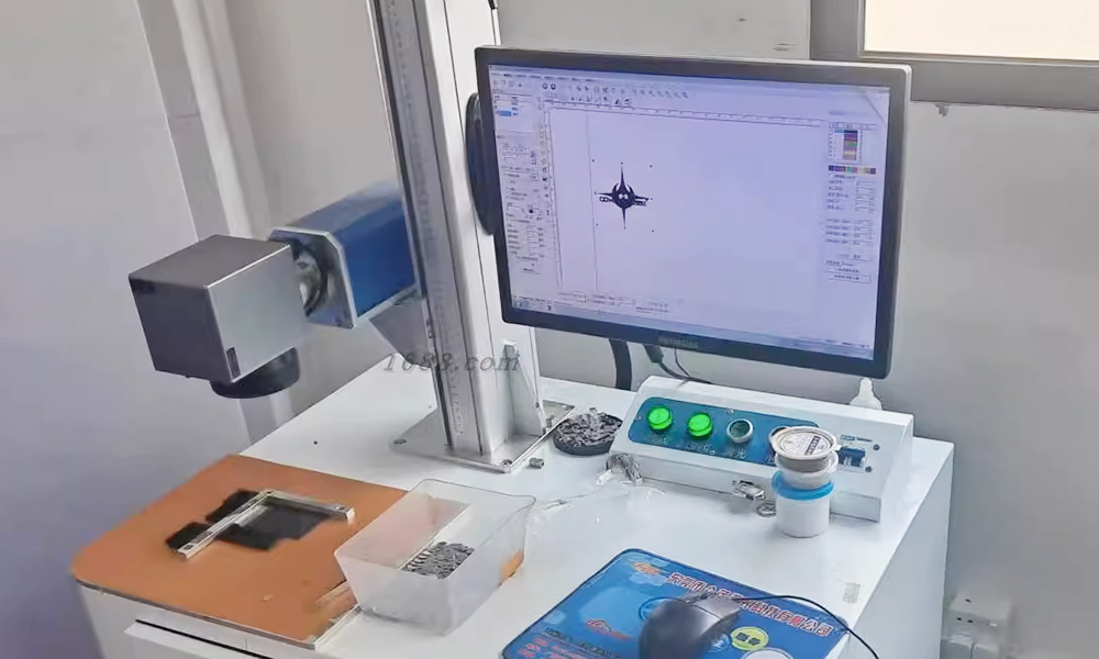 様々なブランドのOEM制作やノベルティー製造の豊富な経験を活かし、CADデータの作成から企画・製造、開発まで一貫して行っております。
